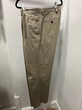 Dockers Men's Chinos in Khaki Tan